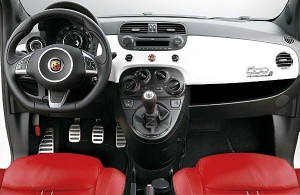 Gli interni della 500 Abarth - clicca sulla foto per ingrandirla