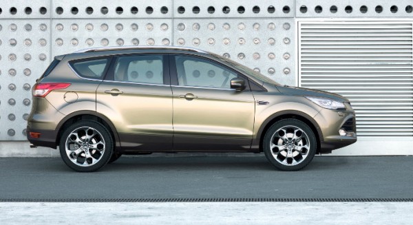 Ford Kuga 2013 - vista laterale