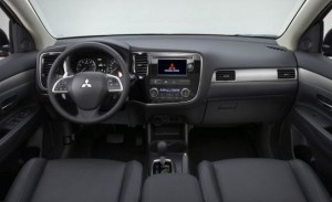 La plancia del Mitsubishi Outlander versione 2013