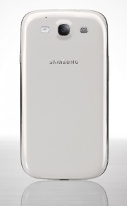 samsung-galaxy-siii-bianco-cover Vista posteriore del Galaxy S3 bianco